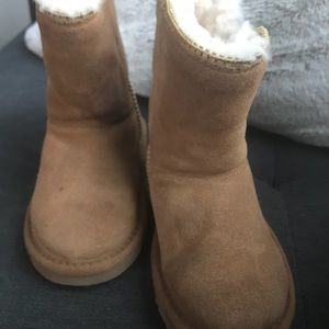 Ugg 8 toddler